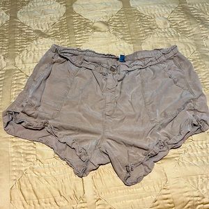 Aerie camp short (small stain on back)